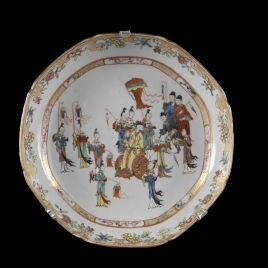 Fuente circular de porcelana china. Compañía Holandesa de las Indias Orientales