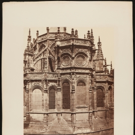 Vista exterior de la Iglesia de Saint Pierre en Caen