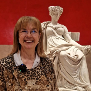 María Isabel de Braganza, reina fundadora del Museo del Prado, da la bienvenida a los visitantes