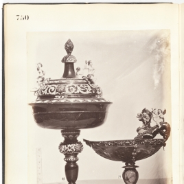 Vaso en forma de copón con tres ninfas y un sátiro. Copa abarquillada de ágata con Cupido sobre un dragón