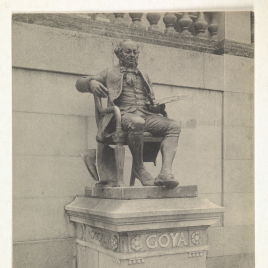 Museo del Prado, vista de la fachada norte o de Goya, antigua estatua de Goya de Aniceto Marinas