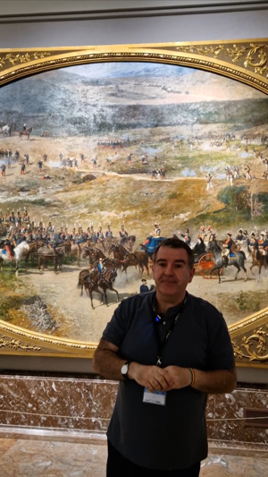 “La reina María Cristina y su hija la reina Isabel pasando revista a las baterías de artillería que defendían Madrid en 1837”, de Fortuny