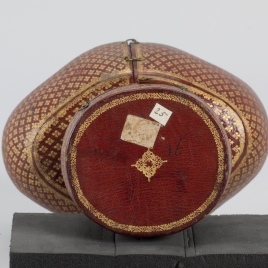 Estuche para copa de heliotropo con dos mascarones de oro - Colección