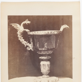 Vaso de sardónice con cabeza de águila