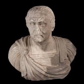 Busto monumental de personaje romano