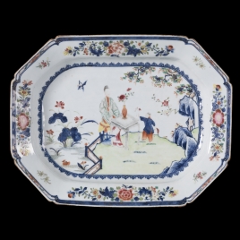 Fuente ochavada de porcelana china. Compañía Holandesa de las Indias Orientales