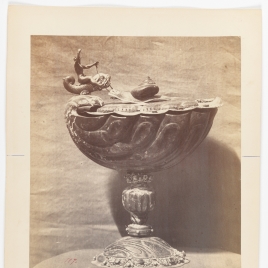 Copa avenerada de jaspe con caracol en la tapa