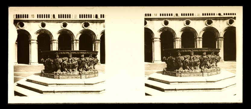 Imagen de la obra: "Brocal del patio del Palacio Ducal de Venecia (Italia)"