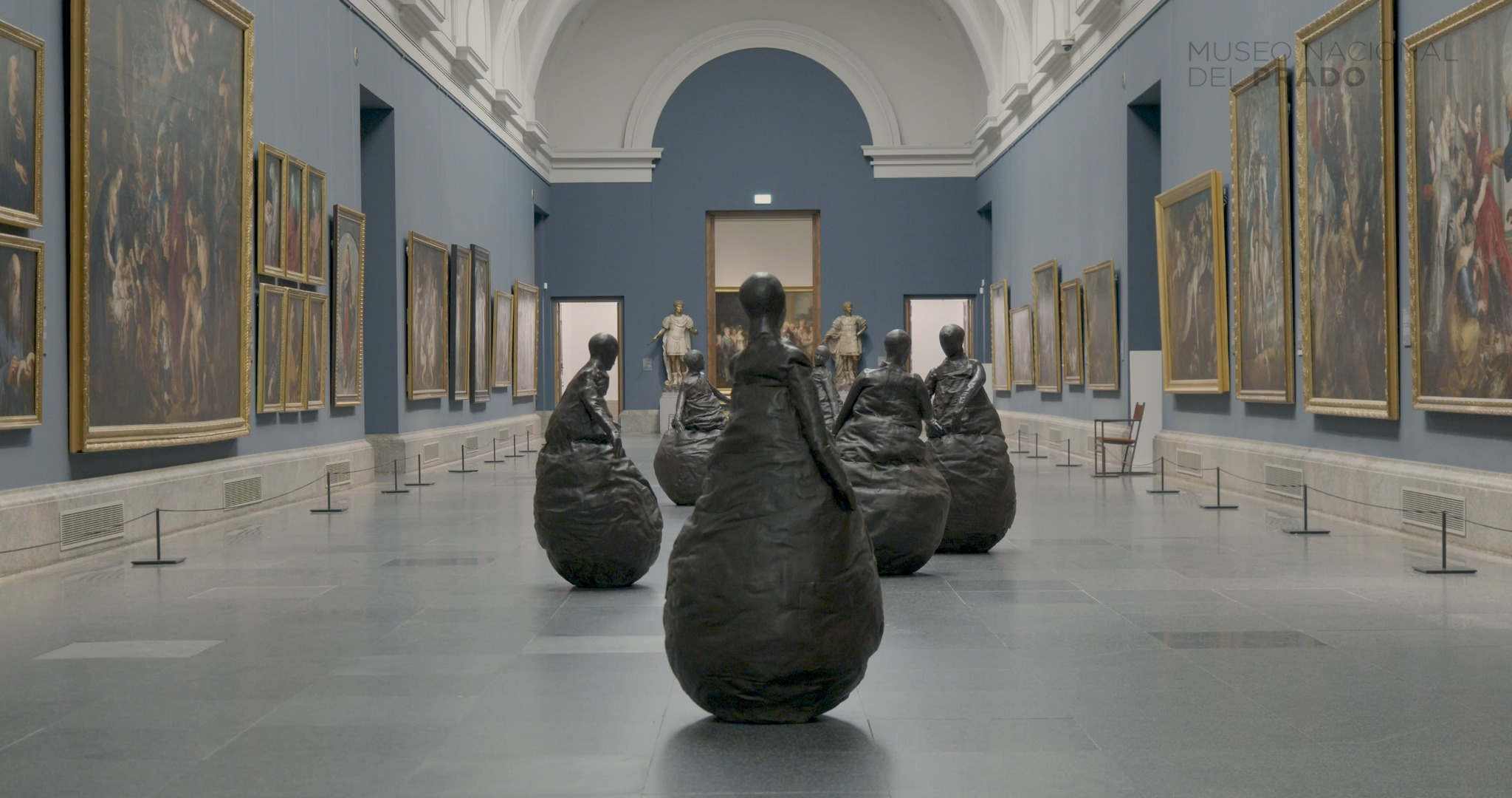 Juan Muñoz, uno de los artistas españoles más influyentes del arte contemporáneo, ‘regresa’ al Museo Nacional del Prado, lugar de inspiración que visitó con frecuencia hasta su fallecimiento en 2001
