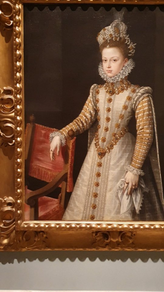 El sillón frailero en los retratos de corte del Museo del Prado