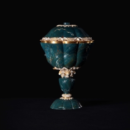 Heliotrope cup with lionesses’ heads
