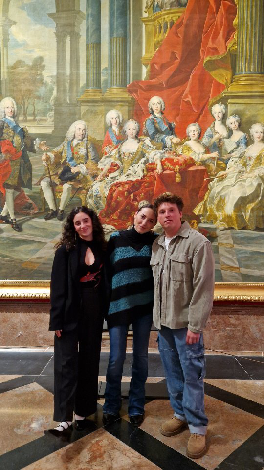 El reinado breve de Luis I y Luisa Isabel de Orleans, con Leonor Watling, Alicia Armenteros y Carlos Scholz