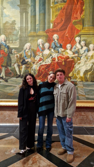El reinado breve de Luis I y Luisa Isabel de Orleans, con Leonor Watling, Alicia Armenteros y Carlos Scholz