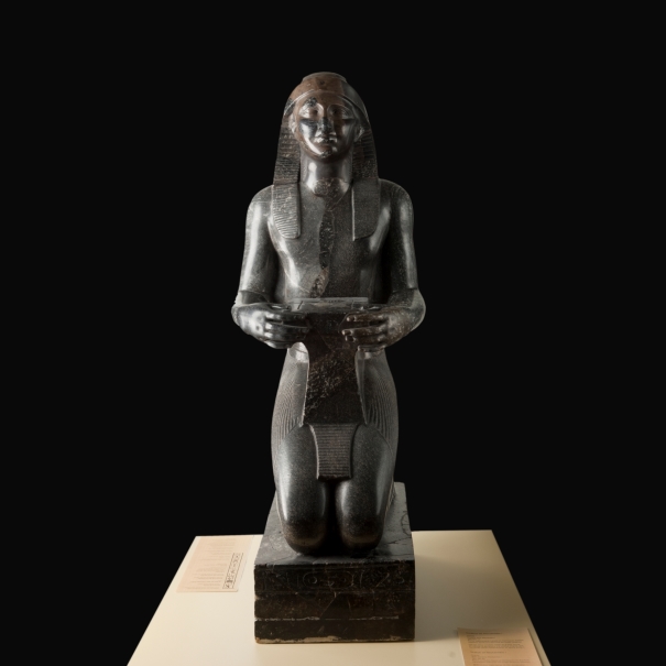 Imagen de la obra: "Nectanebo I, arrodillado (Dinastía XXX)"
