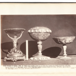 Copa con sirena de oro, Copa de jaspe con camafeos y esmeraldas, Copa de lapislázuli