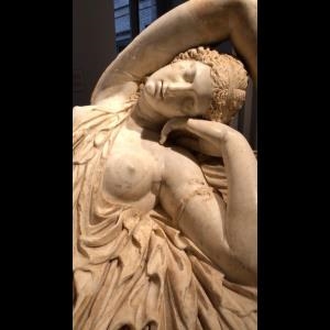 Esculturas “Ariadna dormida” y “Joven orador”