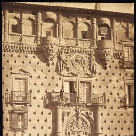 Vista de la fachada principal del Palacio del Infantado en Guadalajara