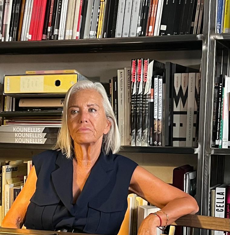 Gloria Moure