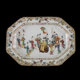 Fuente ochavada de porcelana china. Compañía Holandesa de las Indias Orientales