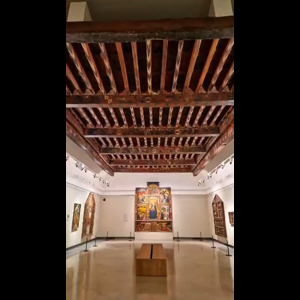 La sala Várez Fisa: artesonado y pinturas del siglo XIII
