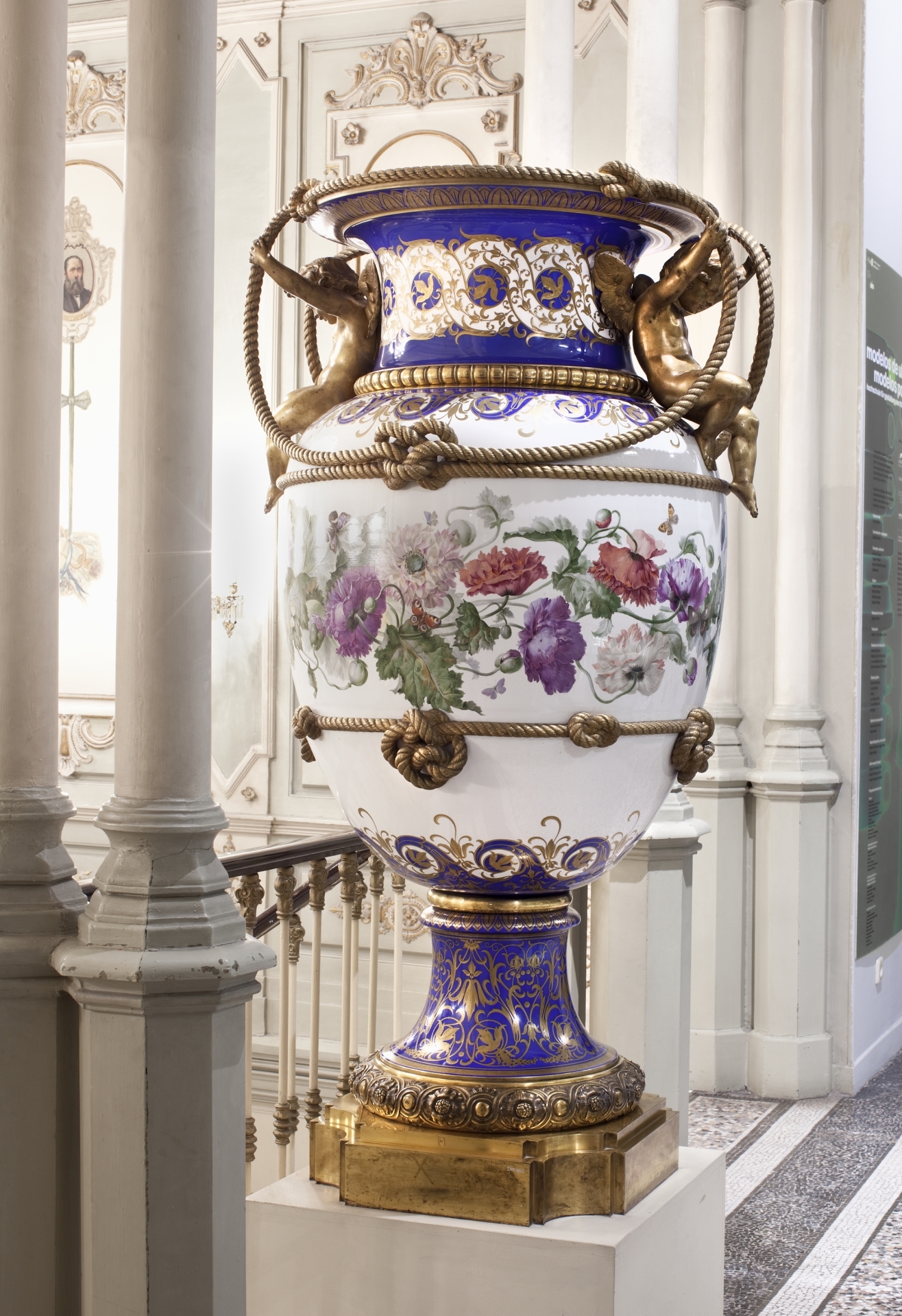 Jarrón de porcelana de Sèvres Colección - Museo Nacional del