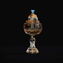 Copa de cuarzo citrino con una turquesa en el remate