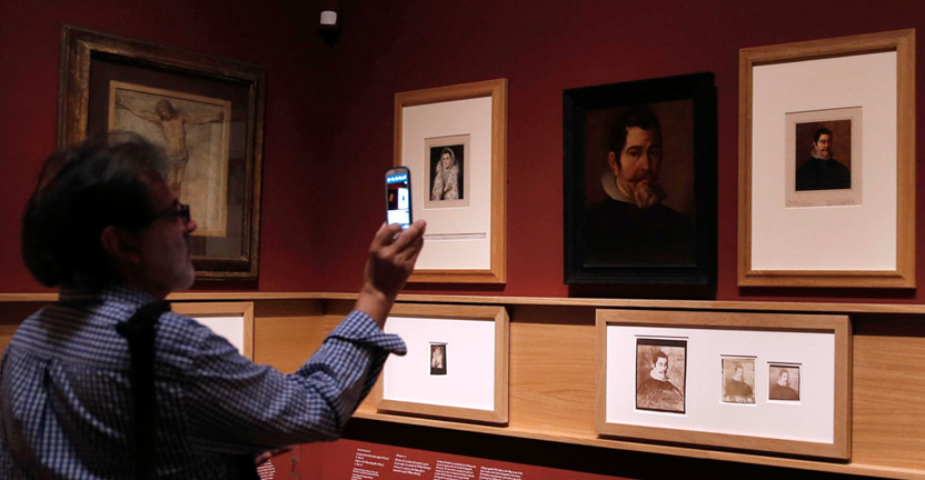 El Museo Nacional del Prado muestra el primer libro de fotografía del arte español