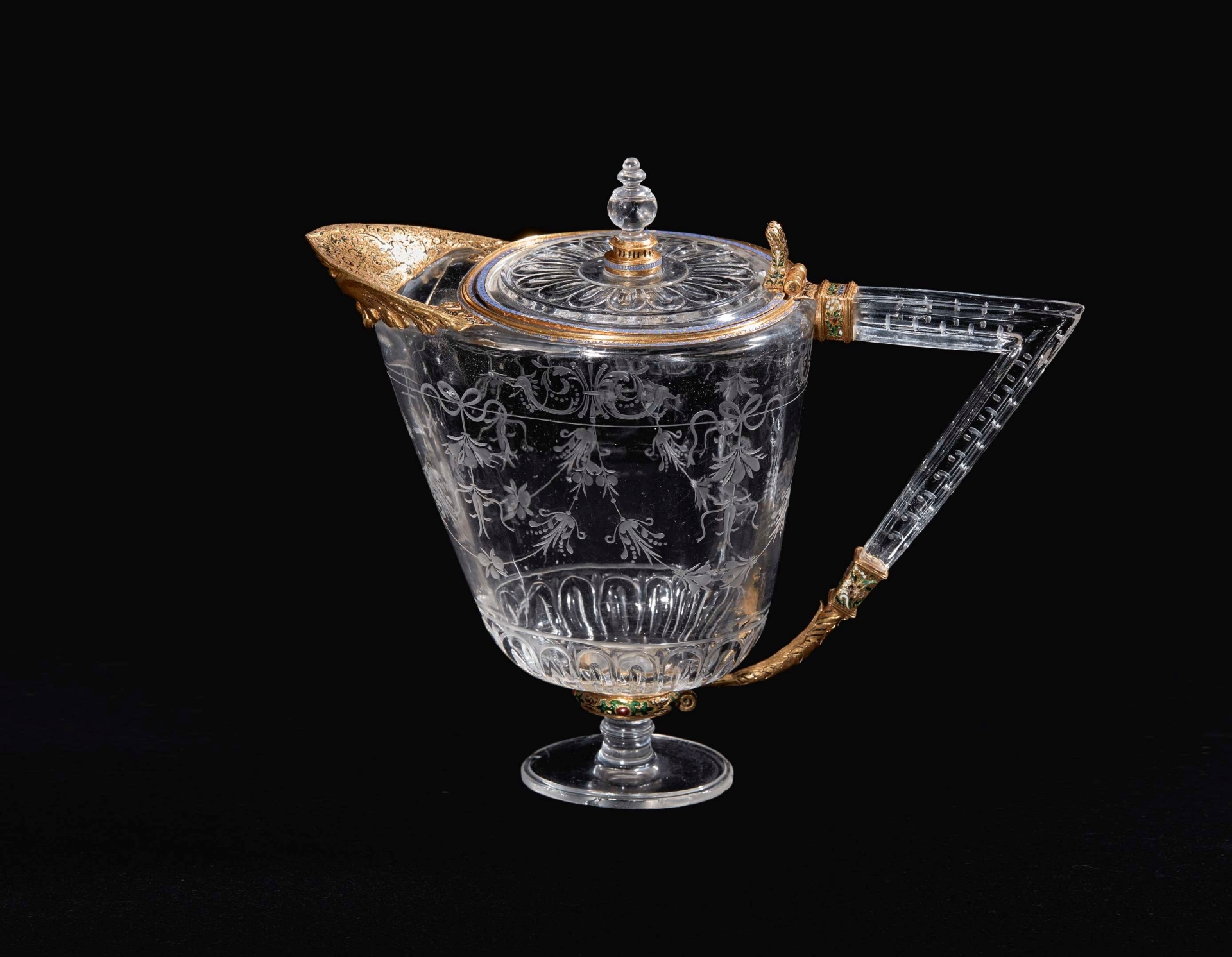 Rock crystal cup with carved masks - The Collection - Museo Nacional del  Prado