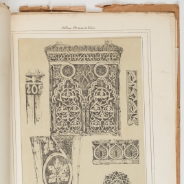 Detalle de los adornos arabes del arco del Salón de Casa de Mesa