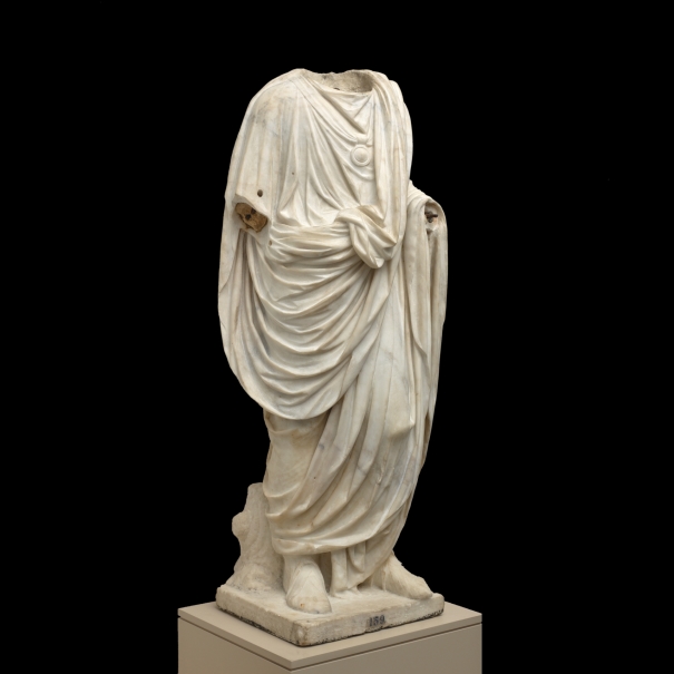 Imagen de la obra: "Niño con toga (sin cabeza)"
