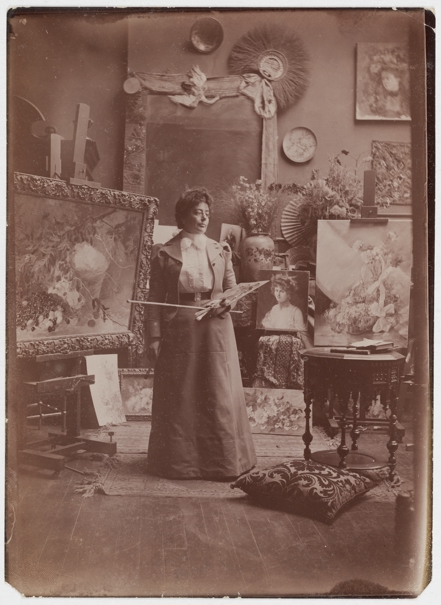 María Luisa de la Riva Muñoz en su estudio de París