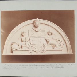Escudo de armas en el panteón de los marqueses de la Gándara en la Sacramental de San Isidro de Madrid