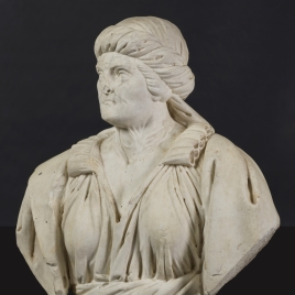 Busto monumental femenino