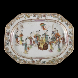 Fuente ochavada de porcelana china. Compañía Holandesa de las Indias Orientales
