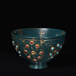 Taza de heliotropo con turquesas y rubíes