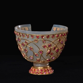 Agate tazza with gold sprays and rubies