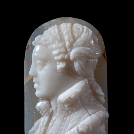 Busto de mujer con indumentaria el siglo XVI