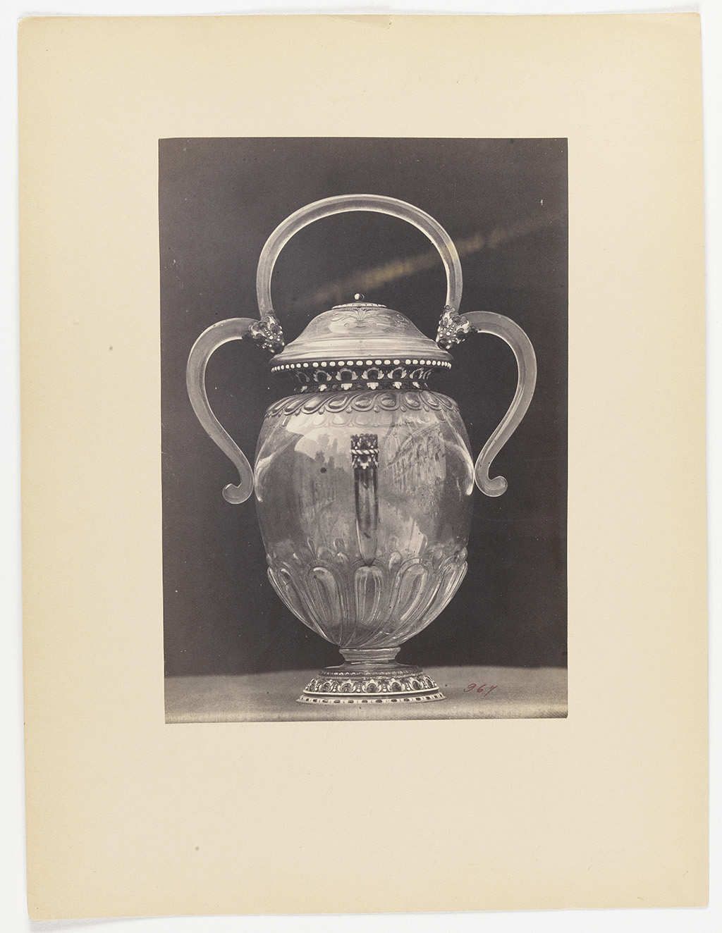 Imagen Vaso de cristal con piquera y asa trebolada