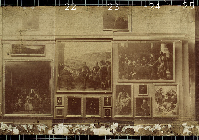 Detalle de los da&ntilde;os producidos por el destensado del mecanismo en la parte interior del panorama fotogr&aacute;fico.